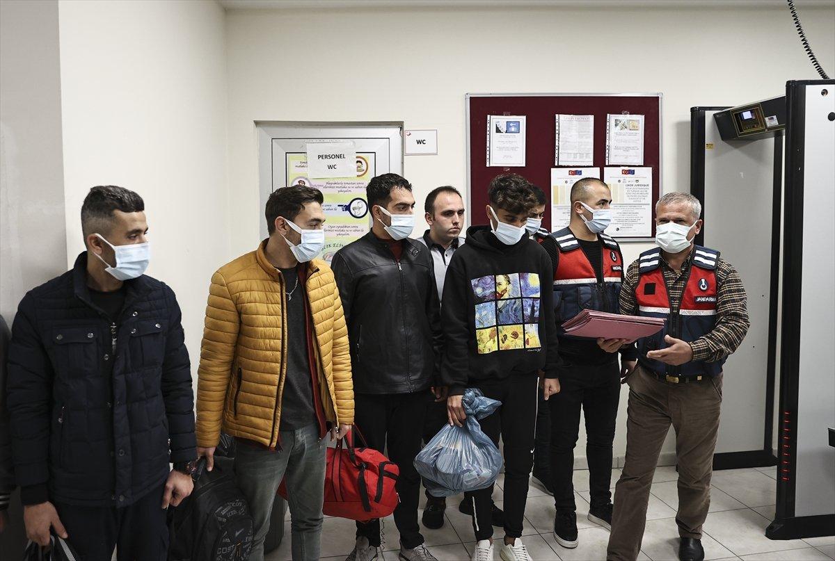 Türkiye, 2022'de yaklaşık 110 bin göçmeni sınır dışı etti