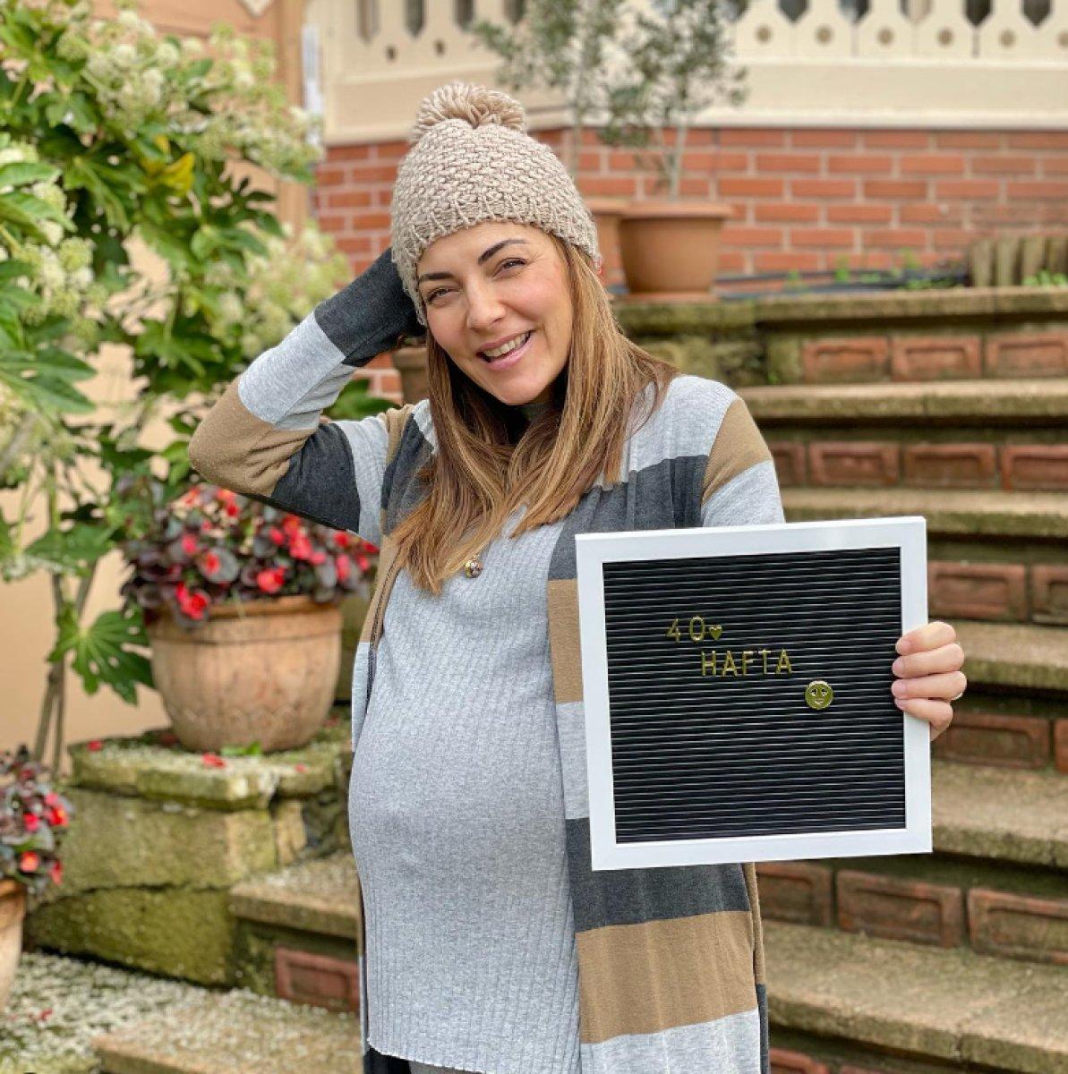 Burcu Kara, ikinci kez anne oldu