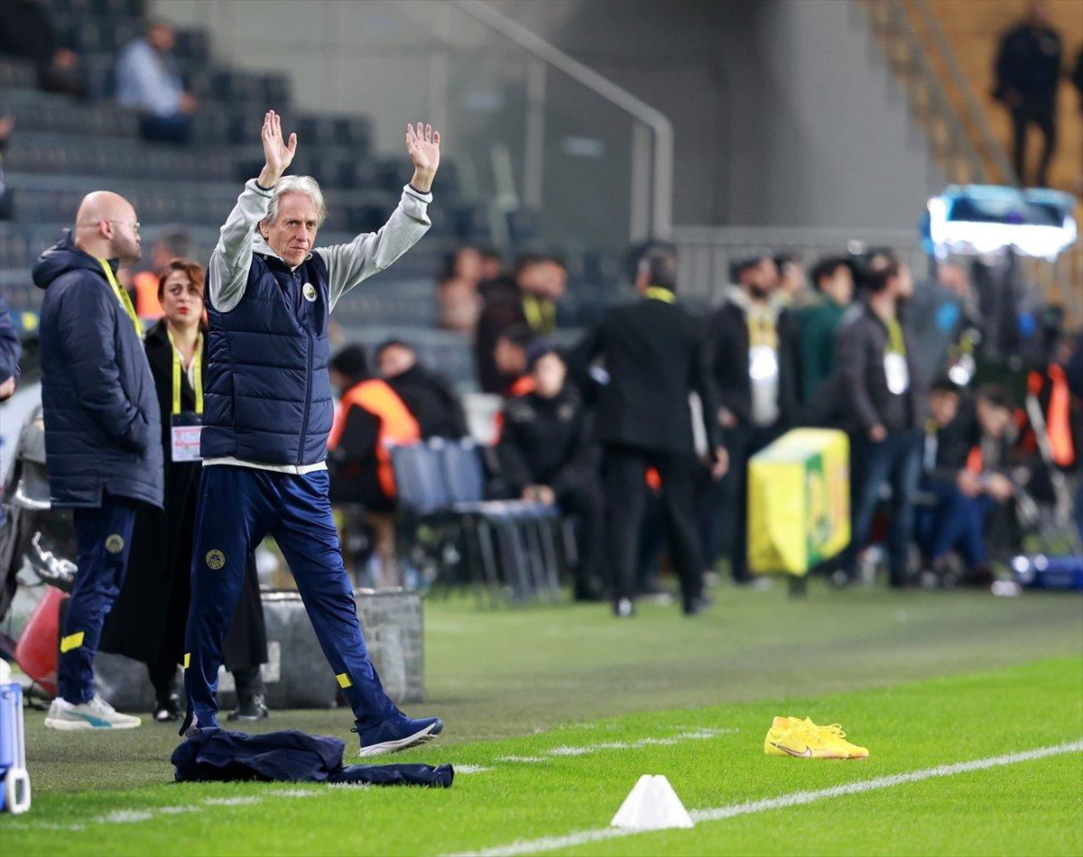 Jorge Jesus'tan Joao Pedro açıklaması