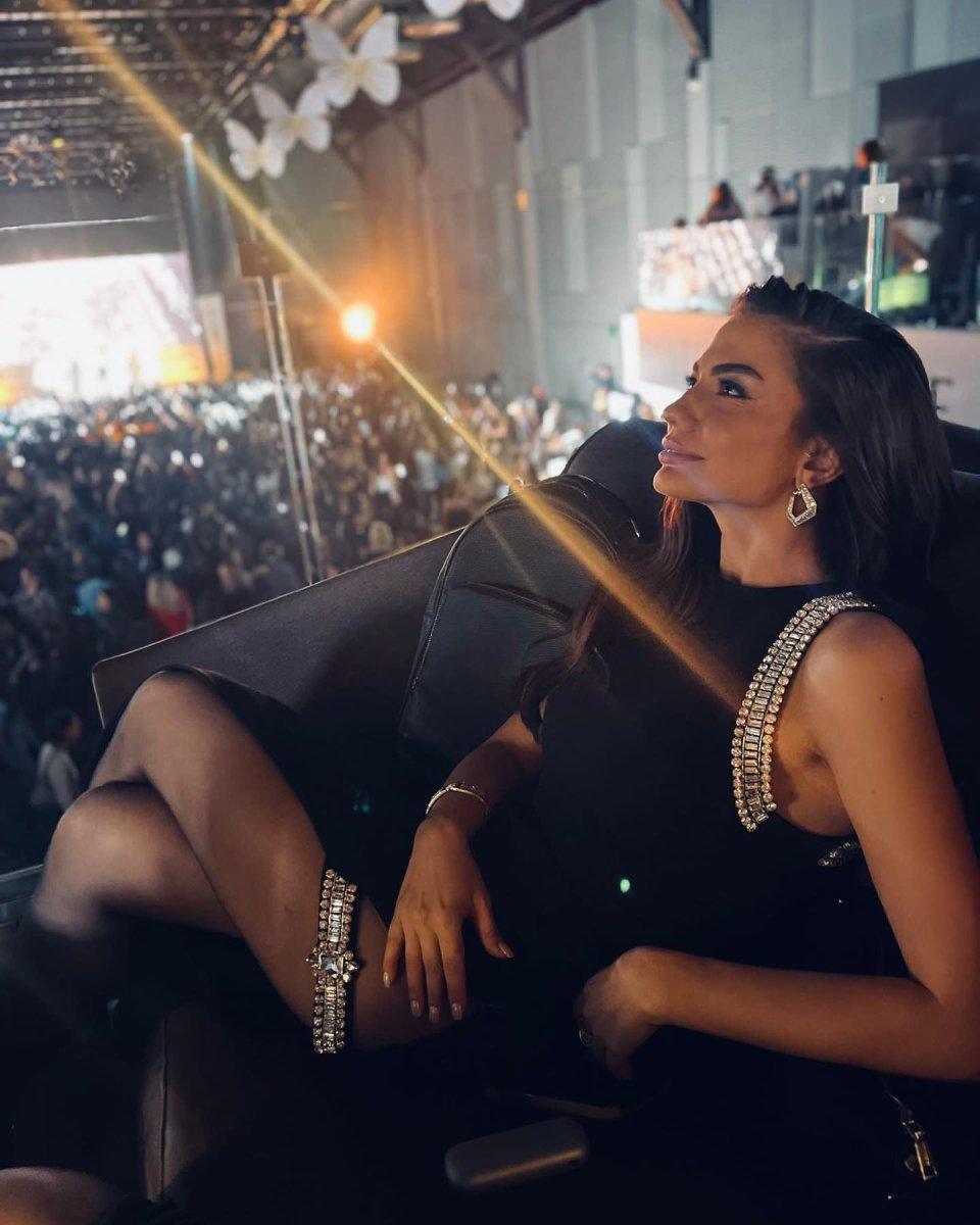 Hadise ve Demet Özdemir'in benzer tarzı 