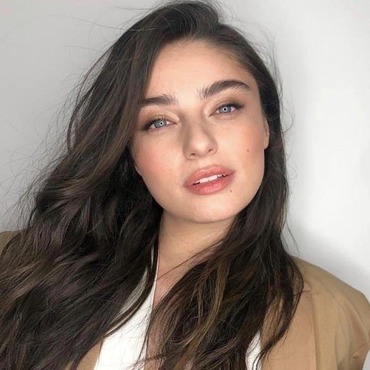 Ayça Ayşin Turan: Aşkla bağlıyım