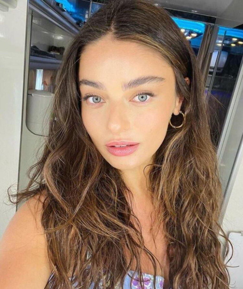 Ayça Ayşin Turan: Aşkla bağlıyım