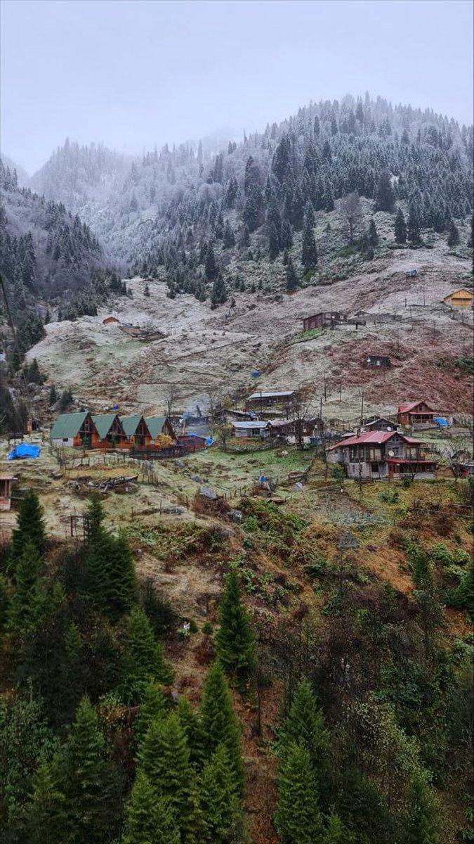 Rize'de yaylalara kar yağdı