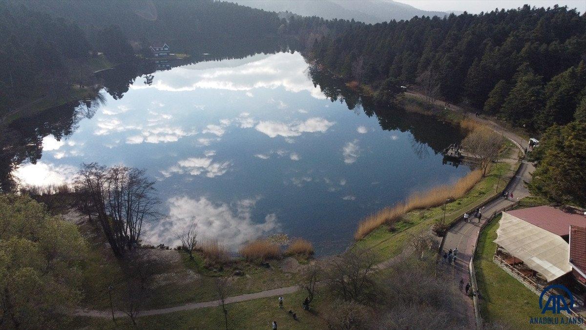 Bolu'da Abant Milli Parkı hafta sonunu yoğun geçirdi
