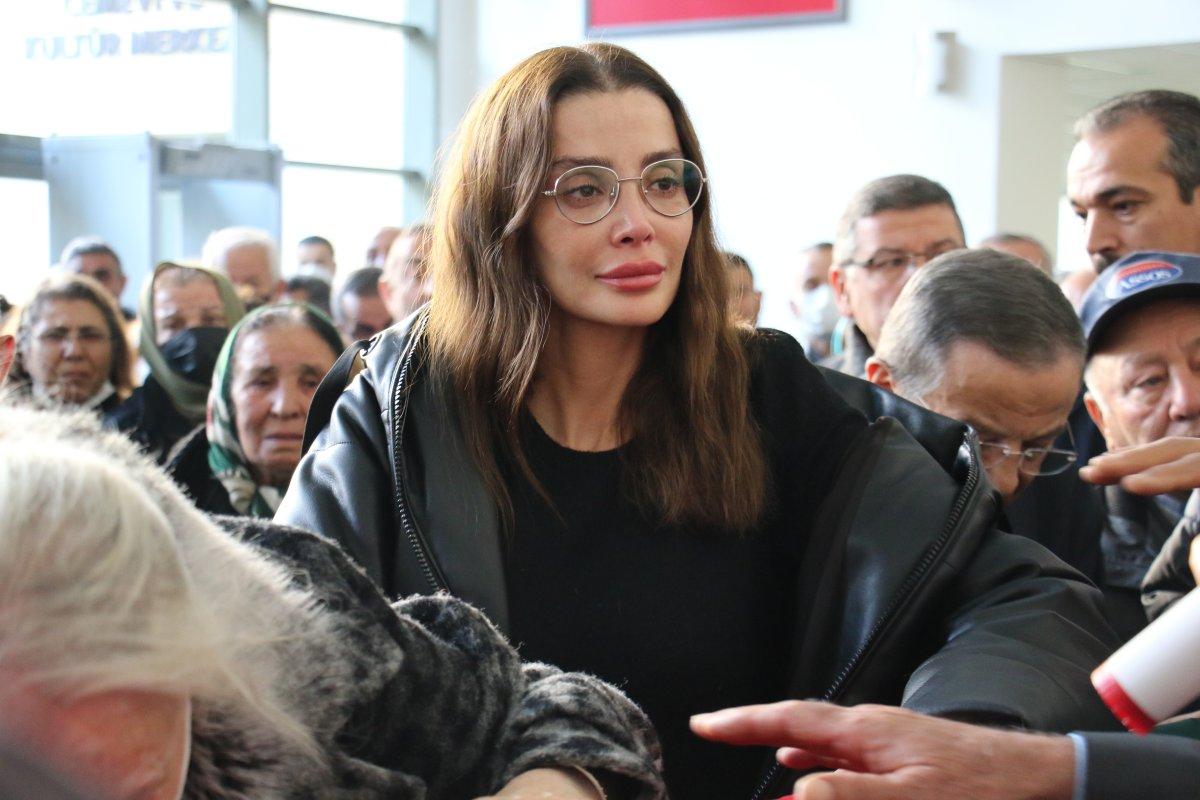 Özge Ulusoy’un babası için Ankara’da cenaze töreni düzenlendi