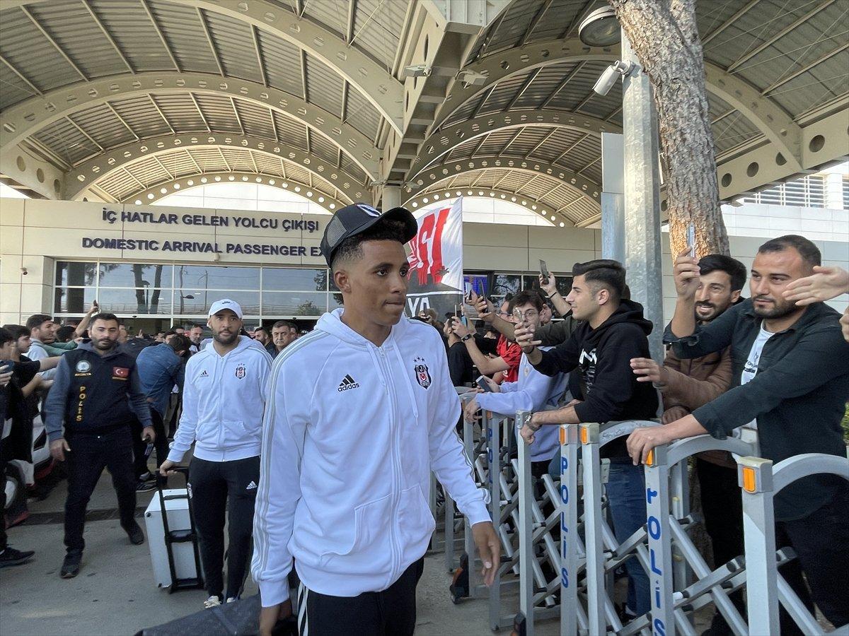 Beşiktaş, kamp için Antalya'ya gitti