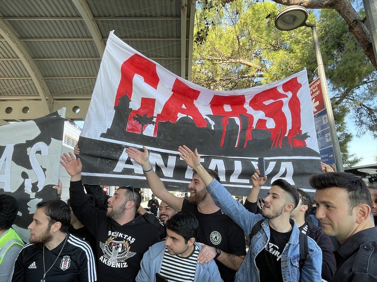 Beşiktaş, kamp için Antalya'ya gitti