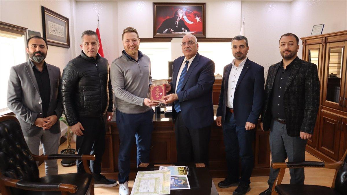 Atatürk hayranı Alman turist, Müslüman oldu