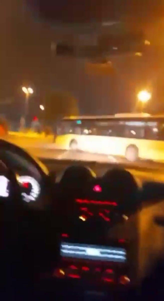 Pendik'te ışık ihlali yapan İETT, kazaya neden oldu