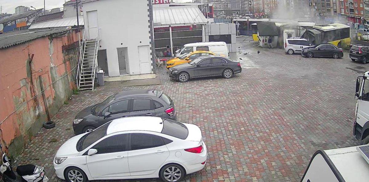 İstanbul'daki tramvay kazası: Kulübe üzerine yıkıldı