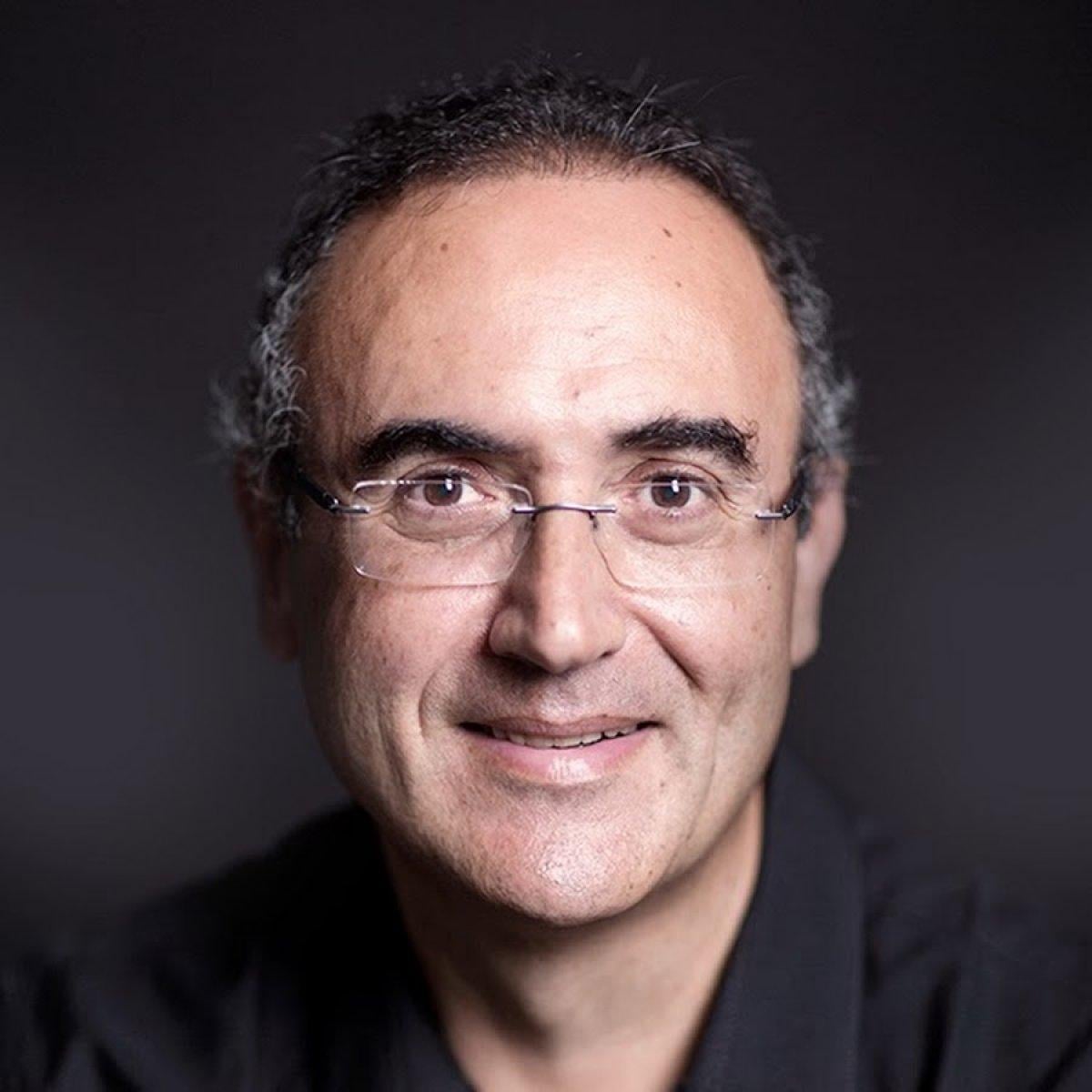 Gerçekte erkek olan ama kadın ismiyle bilinen yazar ve şairler