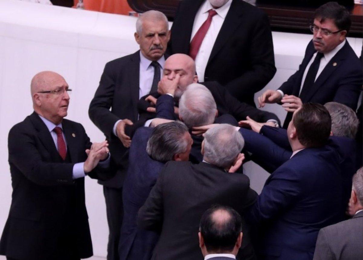 TBMM'deki yumruklu kavganın başlangıç anı