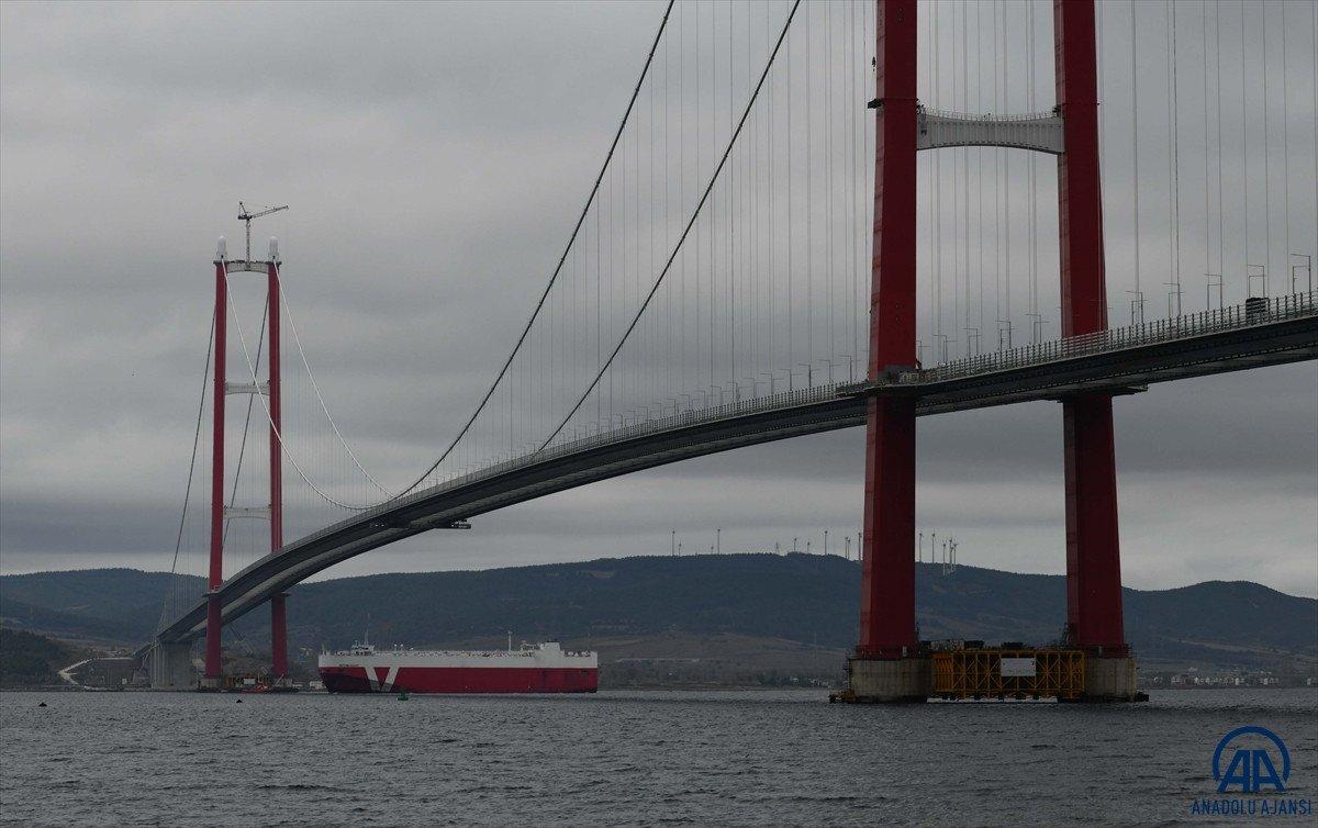 1915 Çanakkale Köprüsü'ne top mermisi figürleri yerleştirildi