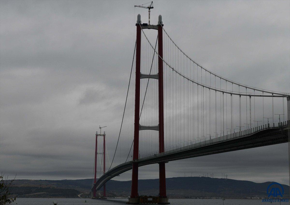 1915 Çanakkale Köprüsü'ne top mermisi figürleri yerleştirildi