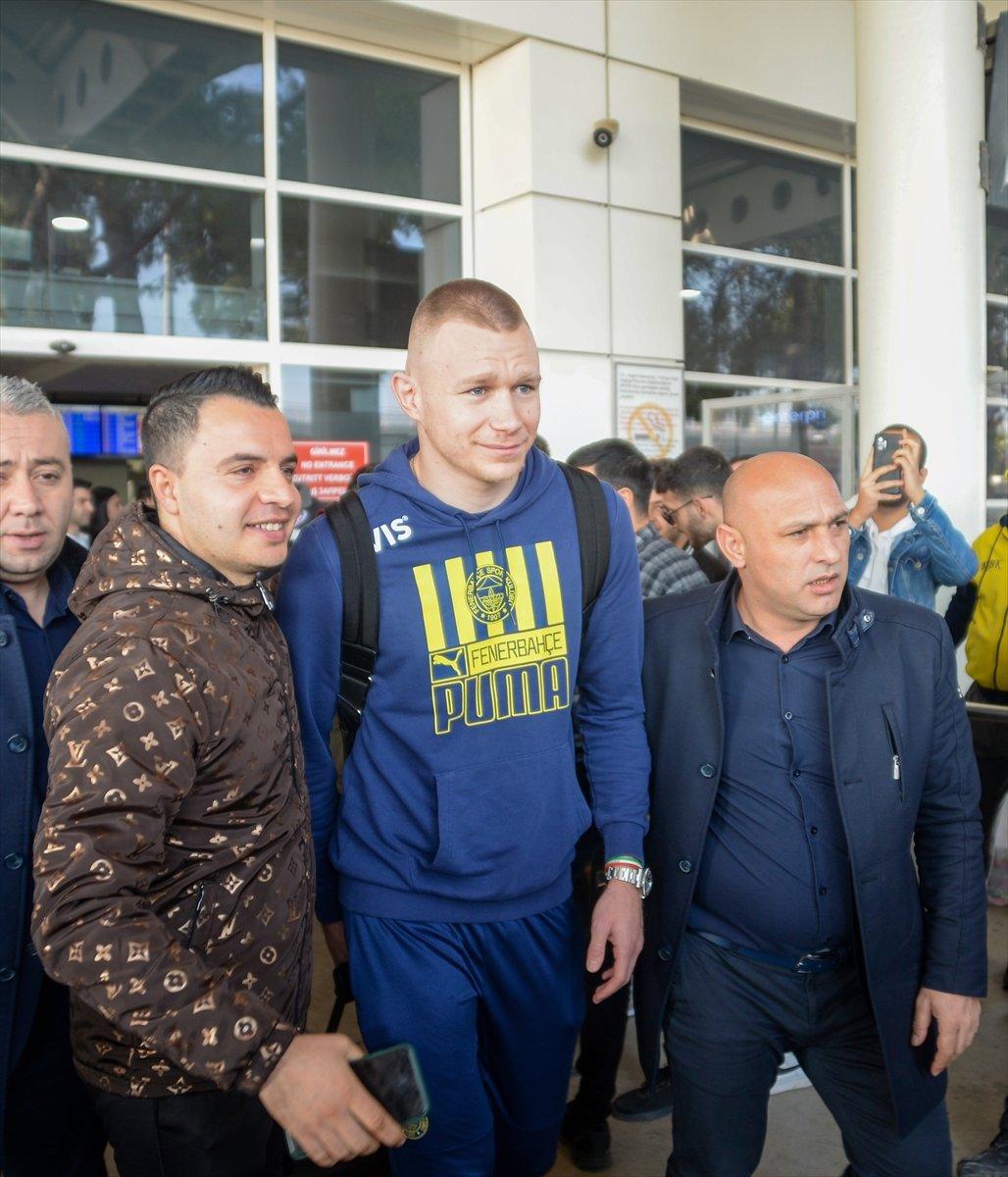 Fenerbahçe, kamp için Antalya'ya gitti