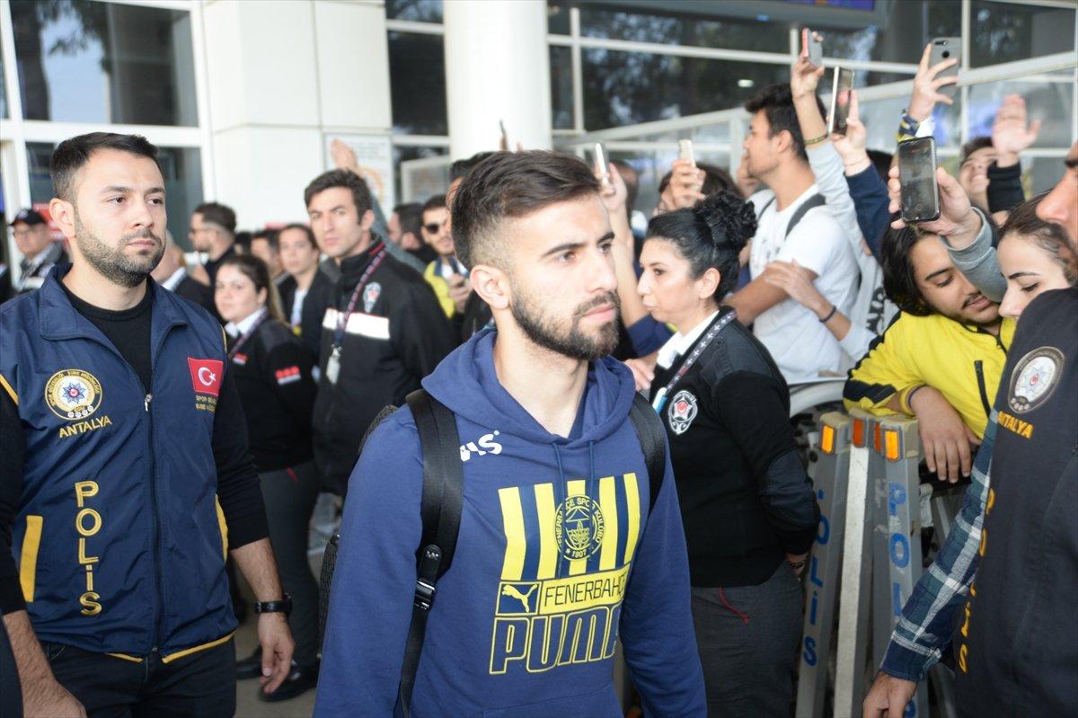 Fenerbahçe, kamp için Antalya'ya gitti