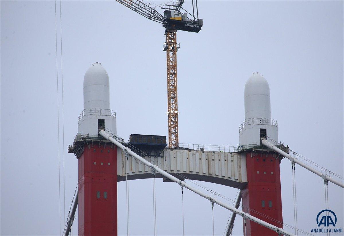 1915 Çanakkale Köprüsü'ne top mermisi figürleri yerleştirildi
