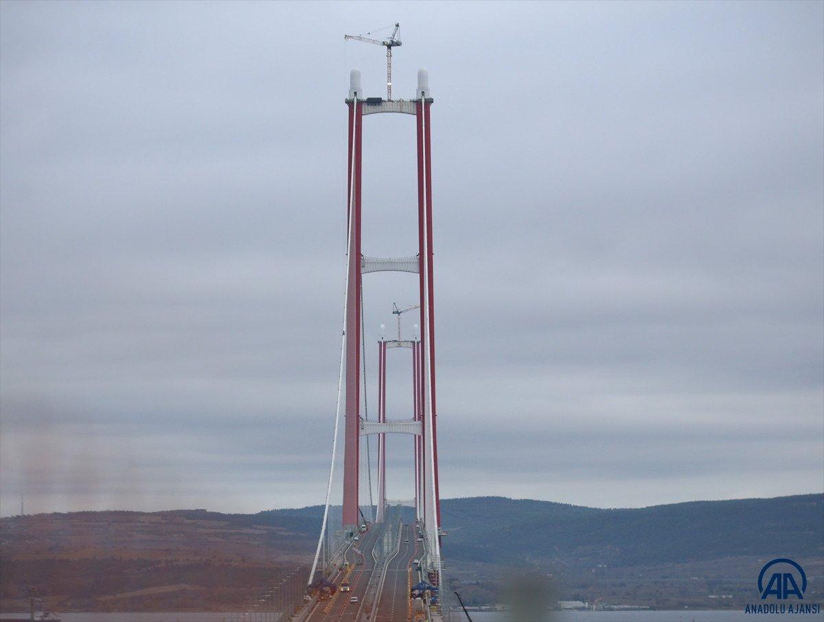1915 Çanakkale Köprüsü'ne top mermisi figürleri yerleştirildi