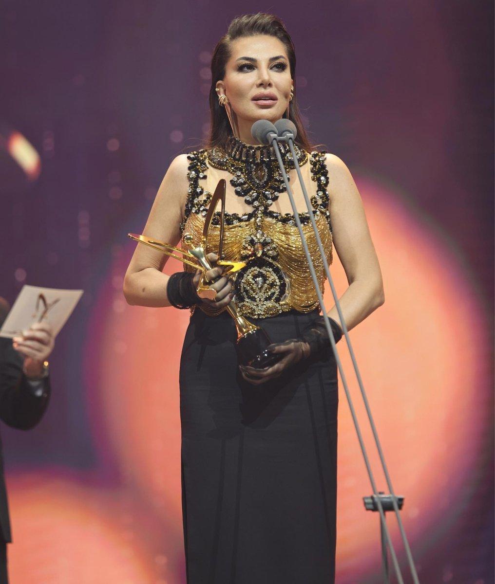 Ebru Yaşar, Türkiye’nin ‘En İyi Arabesk Fantezi Kadın Sanatçısı’ oldu