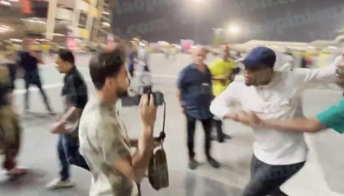 Samuel Eto'o, Cezayirli YouTuber'ın suratına tekme attı 