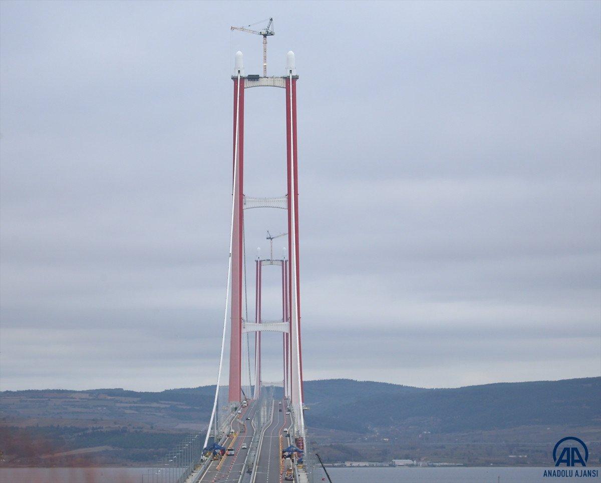 1915 Çanakkale Köprüsü'ne top mermisi figürleri yerleştirildi