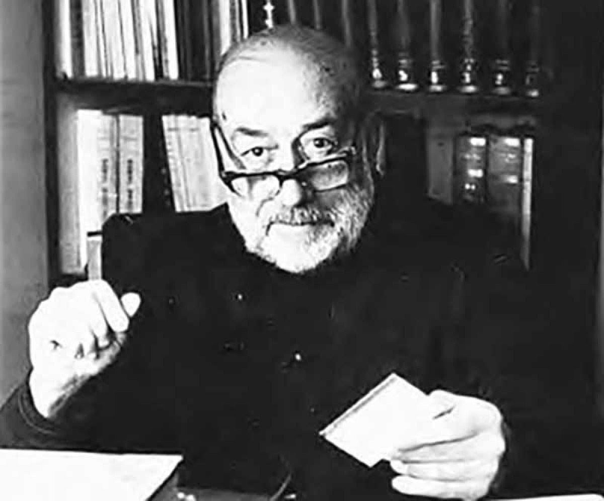 Gerçekte erkek olan ama kadın ismiyle bilinen yazar ve şairler