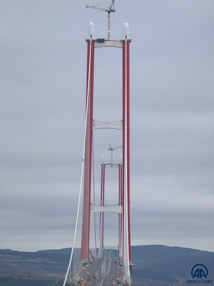 1915 Çanakkale Köprüsü'ne top mermisi figürleri yerleştirildi