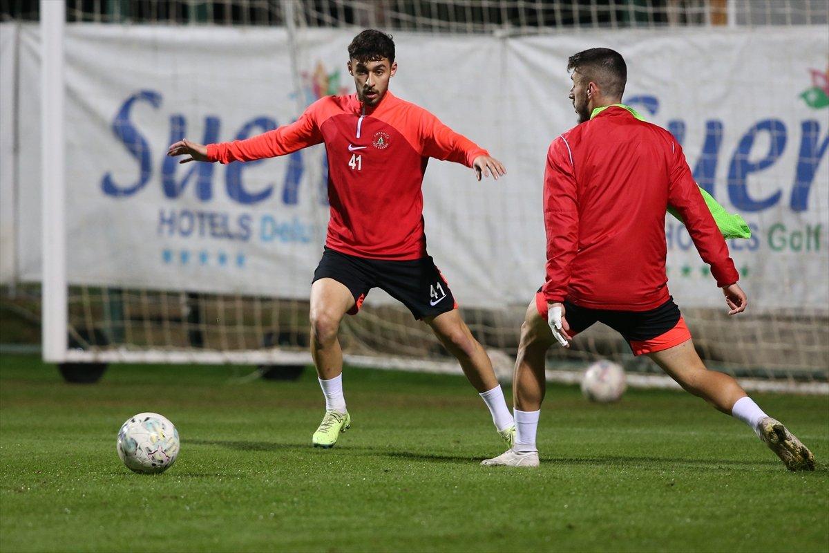 Kartal Kayra Yılmaz: Seneye Beşiktaş'a en iyi şekilde dönmek istiyorum