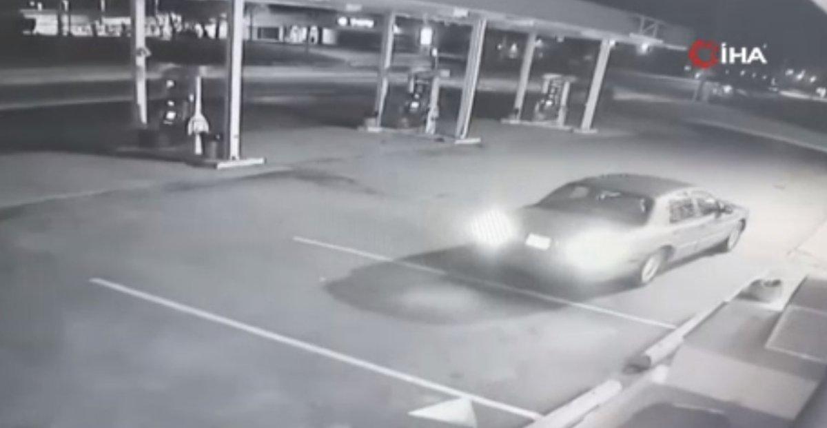 New York’ta drift yapmaya çalışan sürücü, pompaya çarptı