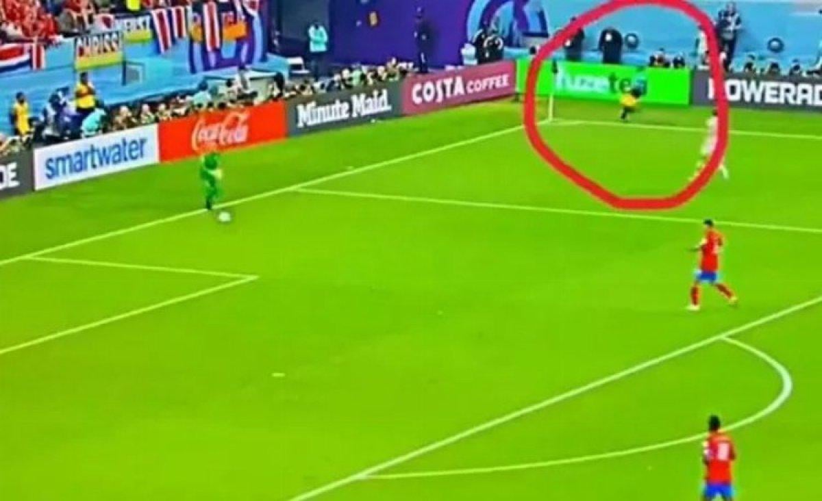 Dünya Kupası'nda kadın hakemin hatalı kararları dalga konusu oldu