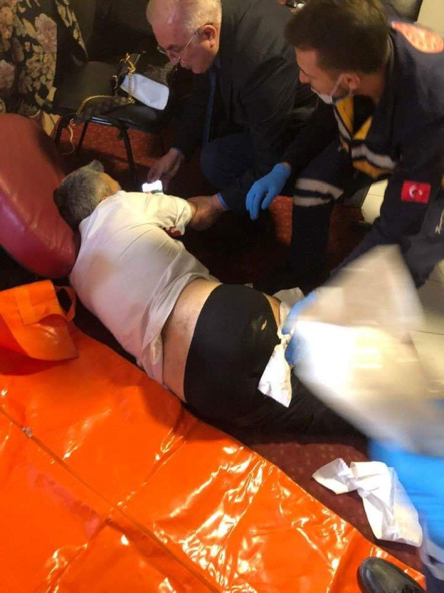 Öztürk Yılmaz bıçaklı saldırıya uğradı