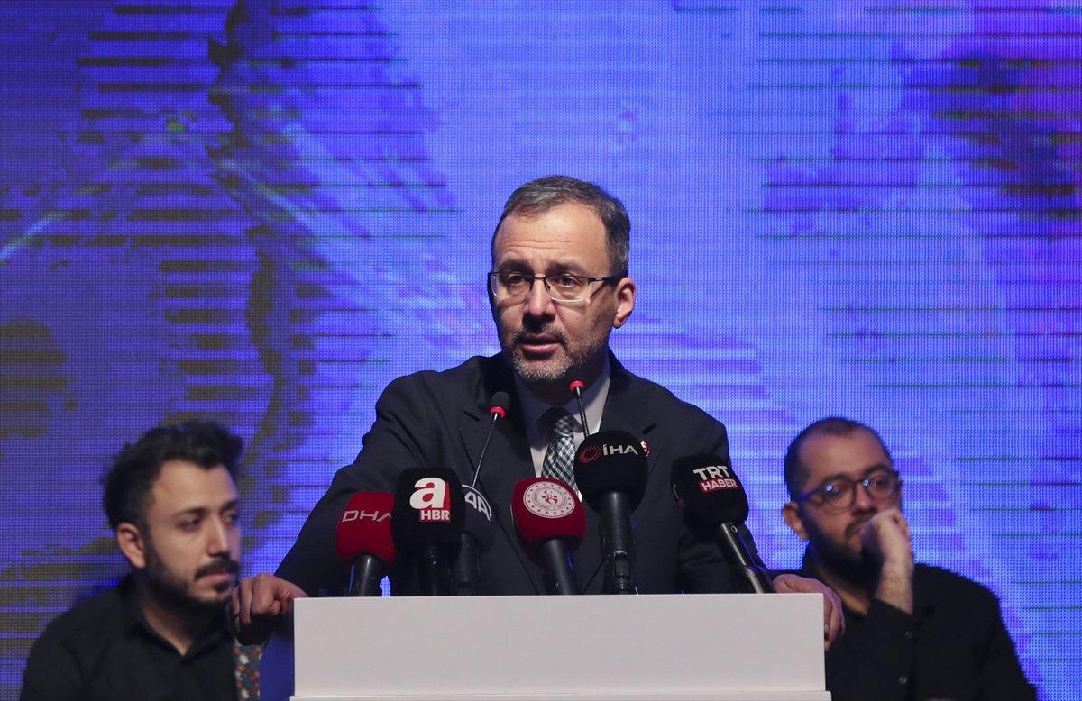 Bakan Kasapoğlu’ndan ‘Dünyadan Uzak’ performansı