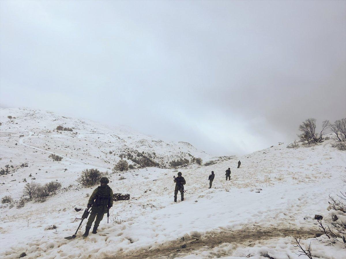 Mehmetçik'in zorlu şartlarda vatan nöbeti
