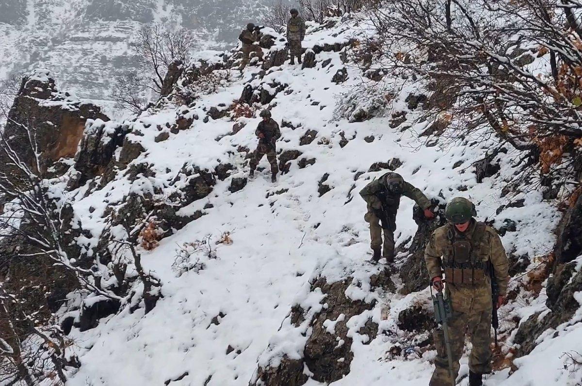 Mehmetçik'in zorlu şartlarda vatan nöbeti