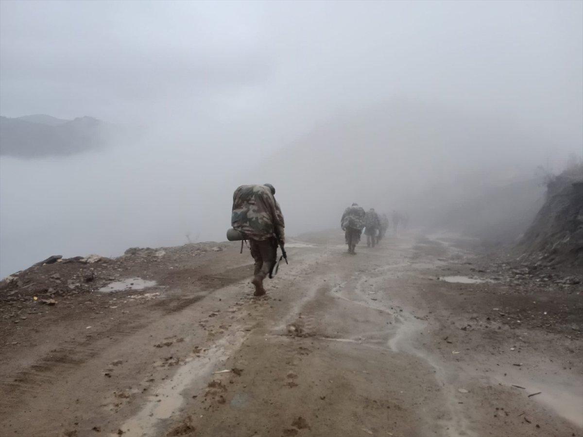 Mehmetçik'in zorlu şartlarda vatan nöbeti