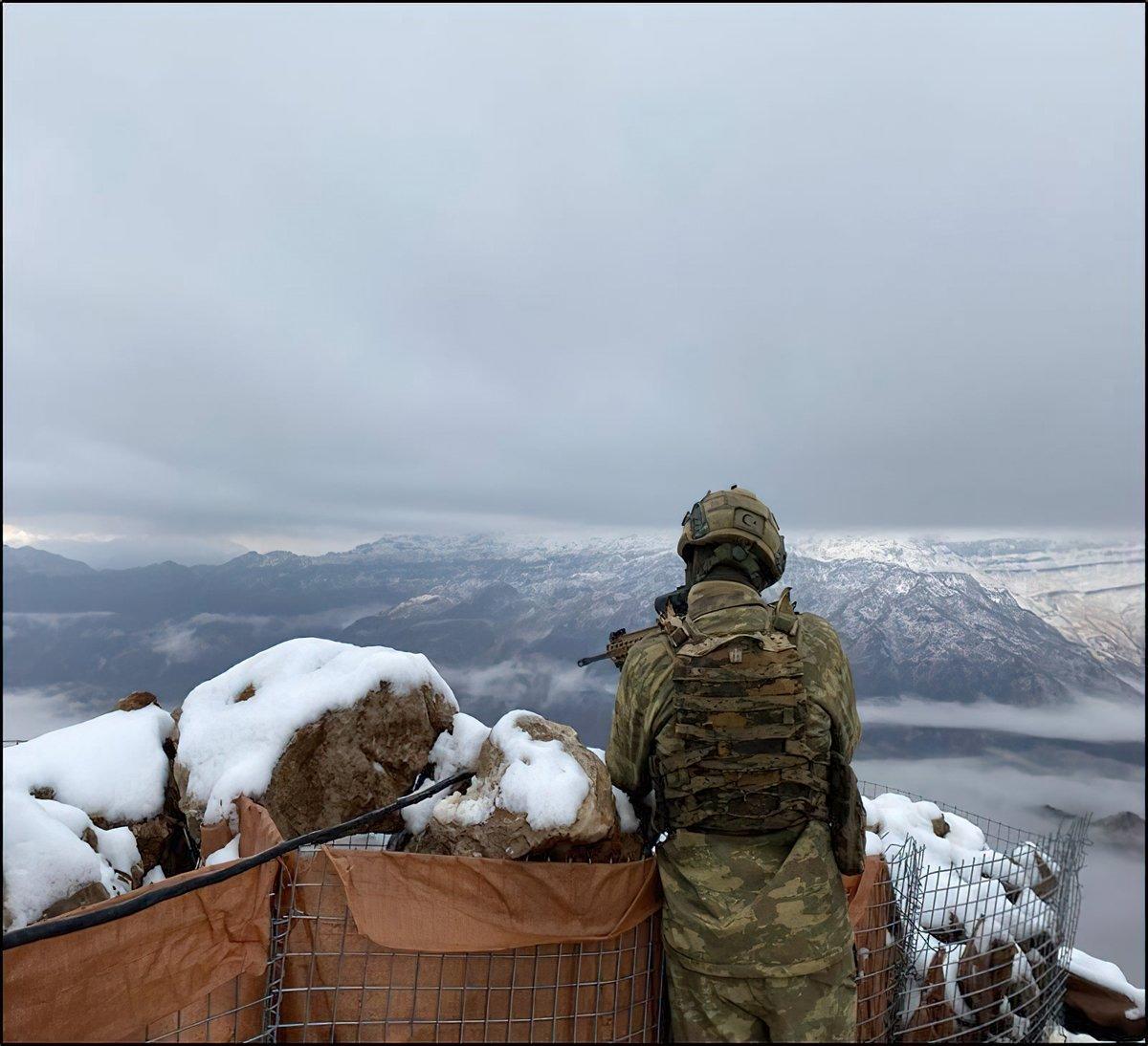 Mehmetçik'in zorlu şartlarda vatan nöbeti