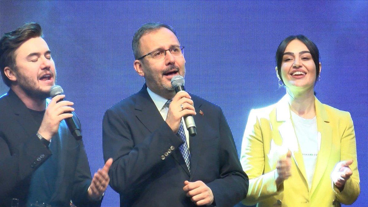 Bakan Kasapoğlu’ndan ‘Dünyadan Uzak’ performansı