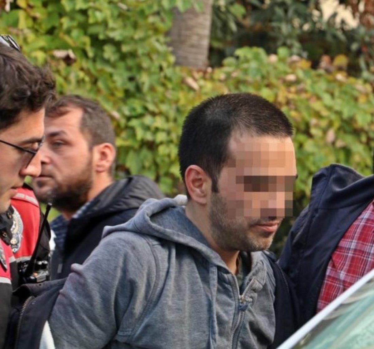 Antalya'da bir kişi tartıştığını annesi boğazından bıçaklayarak öldürdü