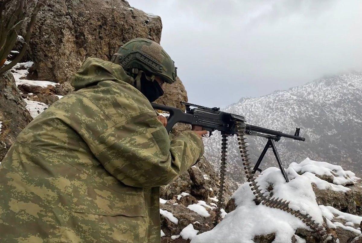 Mehmetçik'in zorlu şartlarda vatan nöbeti