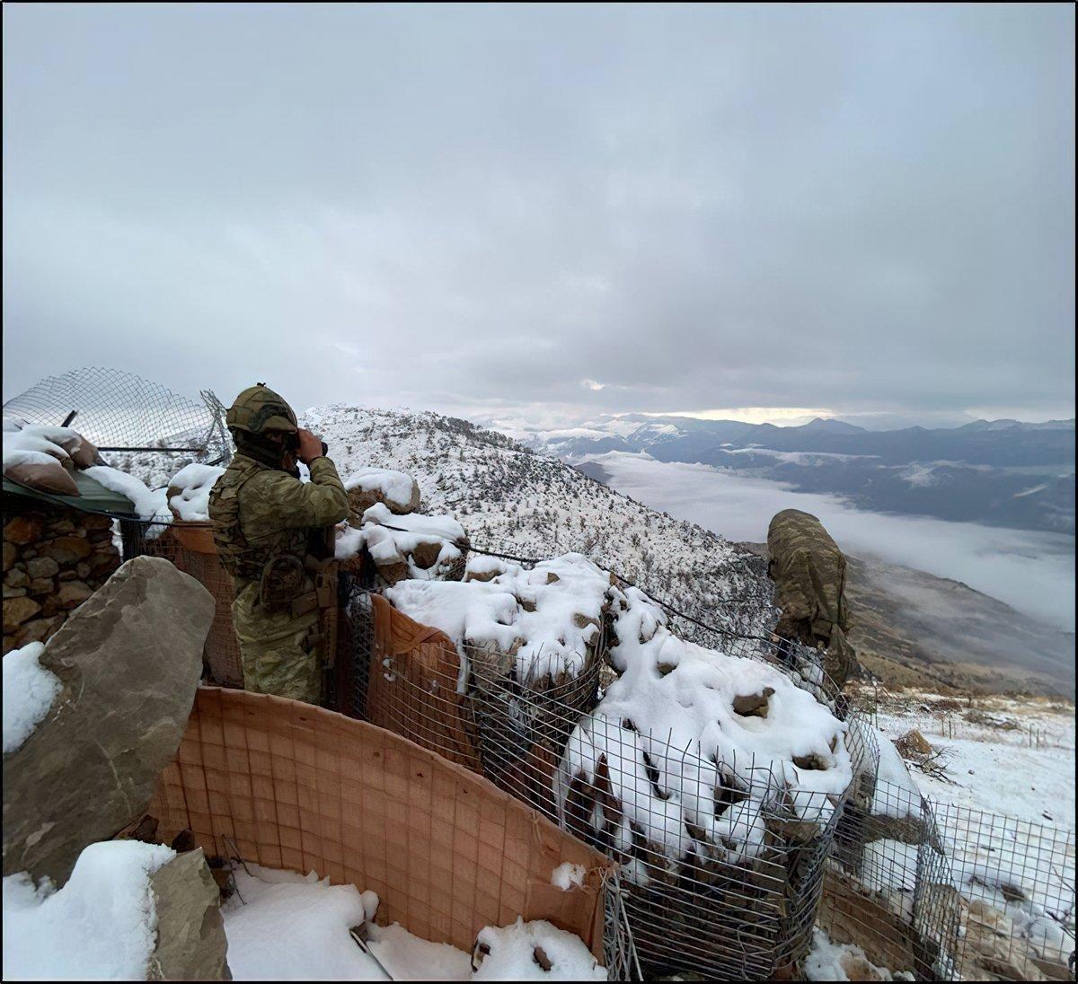 Mehmetçik'in zorlu şartlarda vatan nöbeti