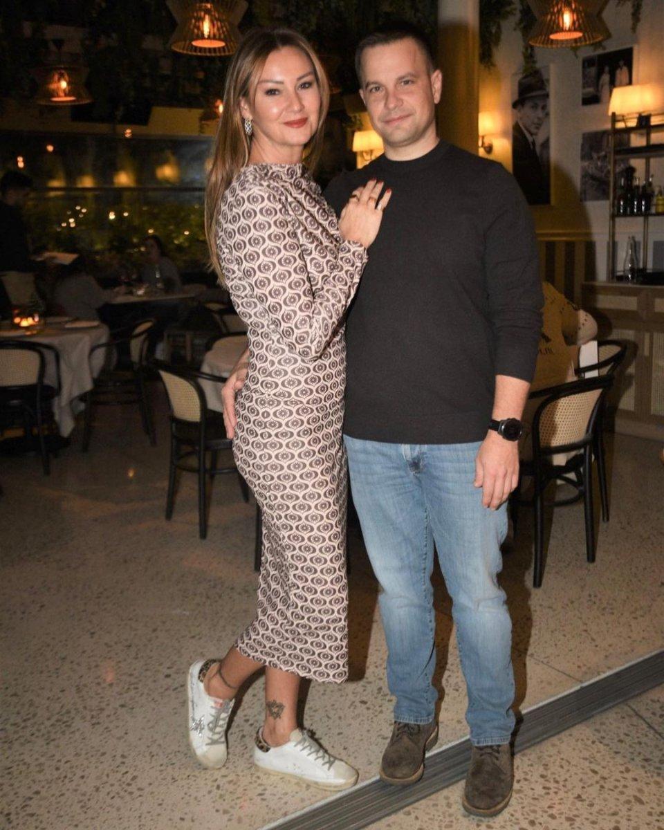 Pınar Altuğ, aşk pozu verdi