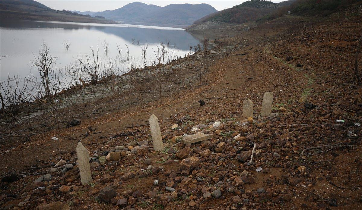 Çanakkale'de su seviyesi azalınca eski köy yeniden göründü