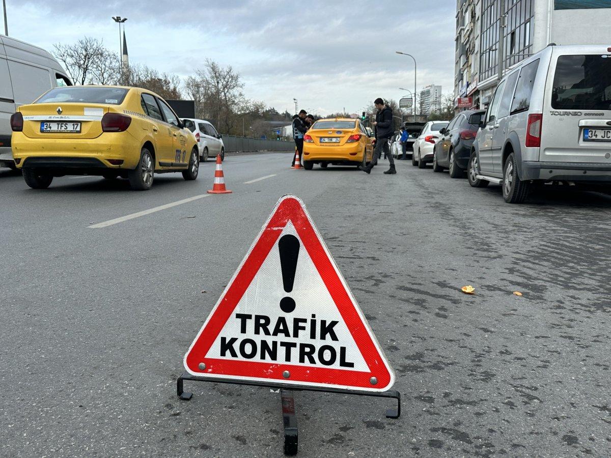Kadıköy'de yediği cezaya öfkelenen taksiciye bir ceza daha kesildi