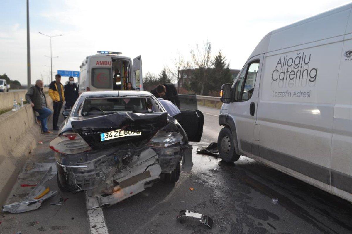Tekirdağ'da yolda dolaşan köpek kazaya neden oldu: 3 yaralı