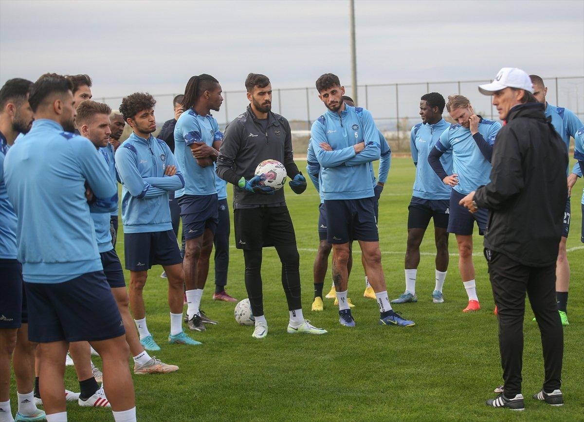 Montella: Samet'i satarsak bakkala döneriz