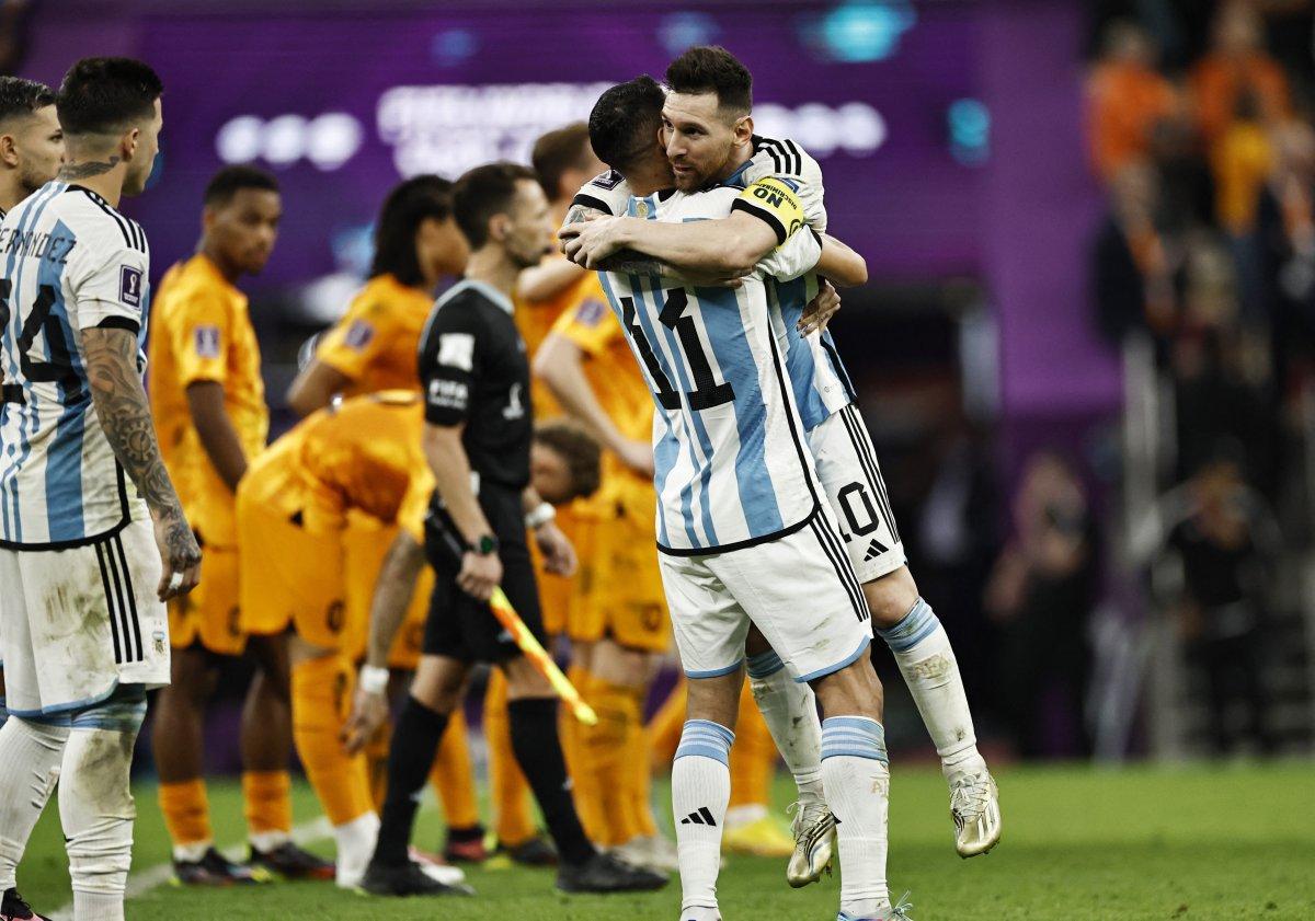 Hollanda'yı penaltılarda deviren Arjantin yarı finalde