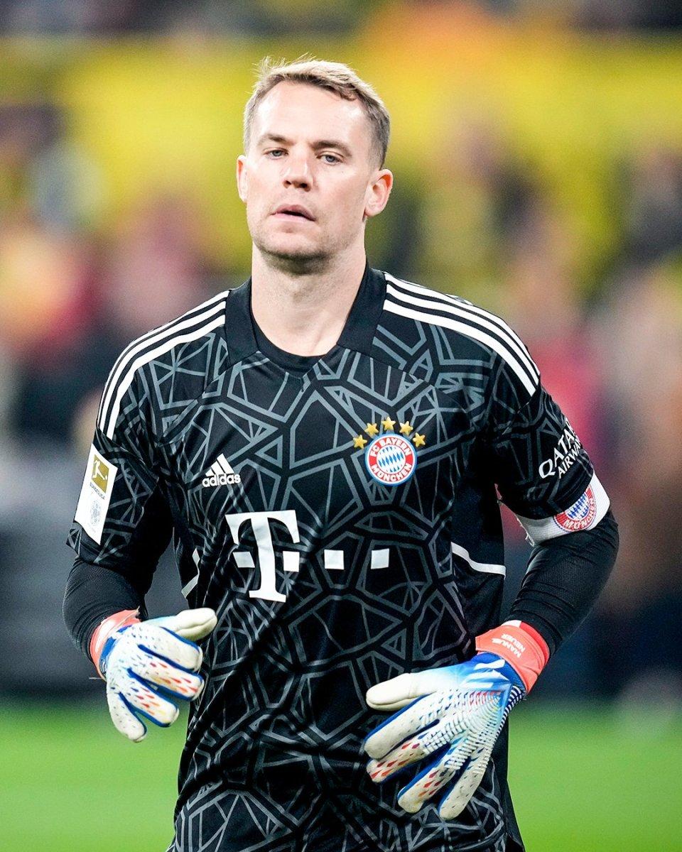 Manuel Neuer, kayak yaparken bacağını kırdı