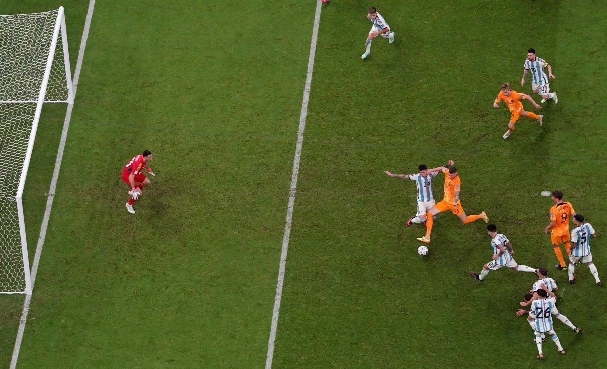 Hollanda'yı penaltılarda deviren Arjantin yarı finalde