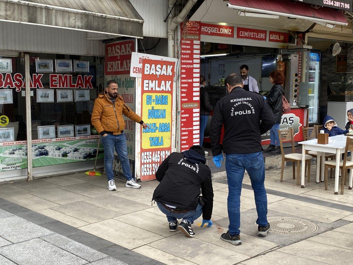Sakarya'da 13 yaşındaki çocuk bir adamı boğazından bıçakladı