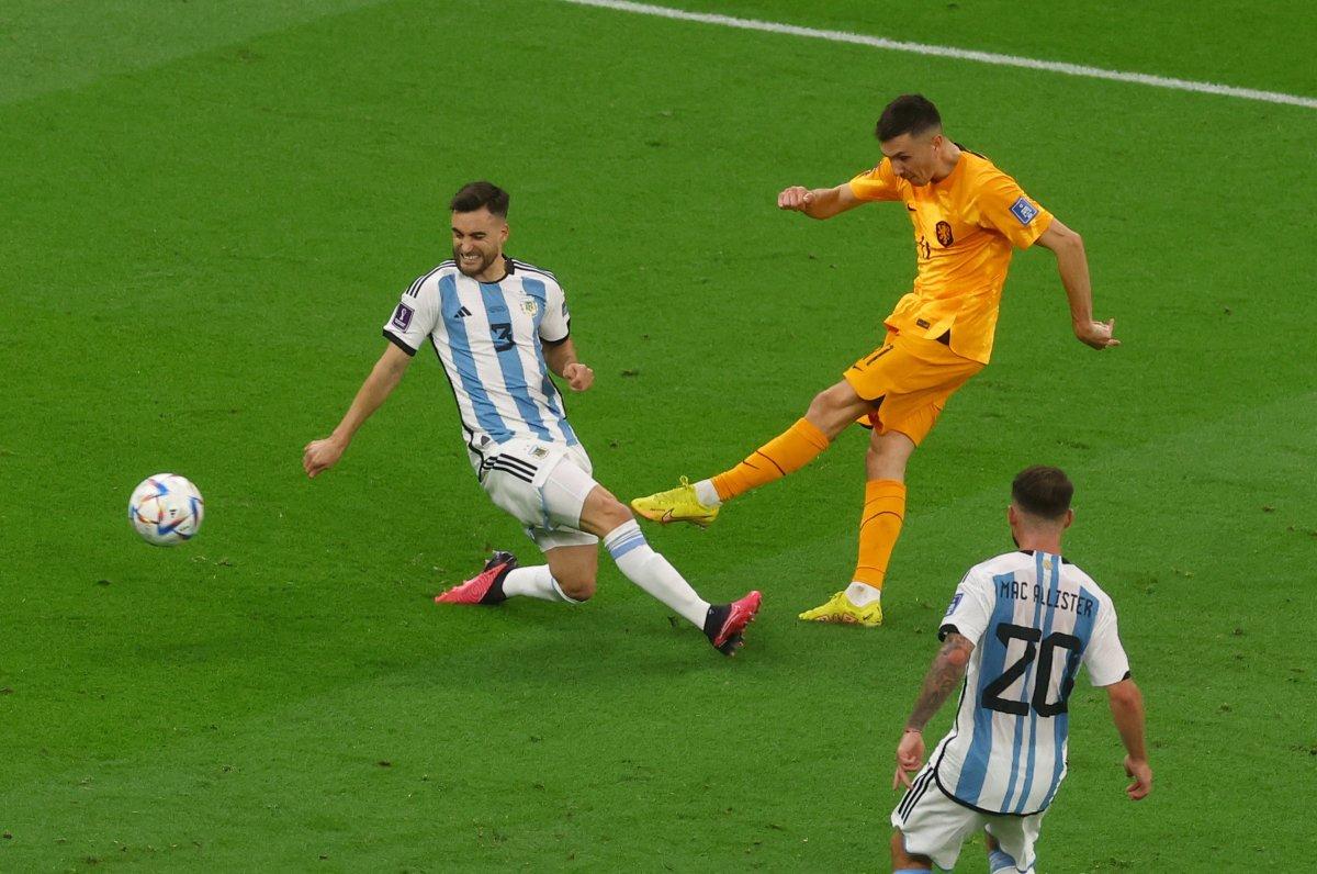 Hollanda'yı penaltılarda deviren Arjantin yarı finalde